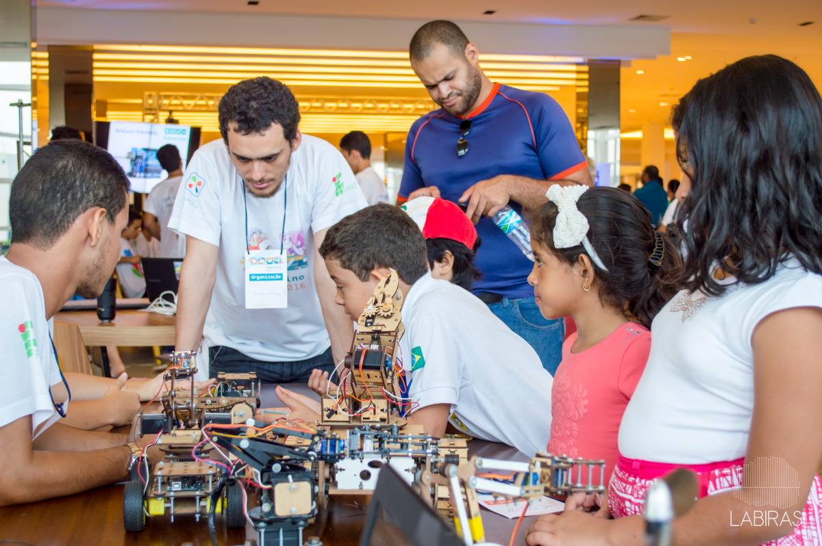 Evento de robótica traz criações de jovens teresinenses