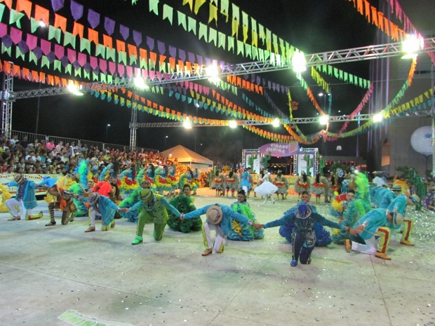Mais de 40 grupos se apresentam no Festival de Quadrilhas Juninas e concorrem a R$ 22 mil