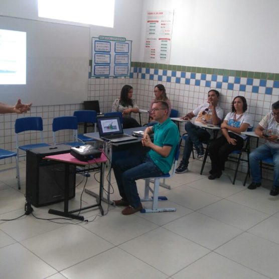 Educadores de Pernambuco conhecem sistema de gestão e ensino de cooperativa de Barras