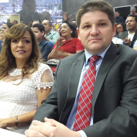 Dia da Mulher: vereador Zé Filho homenageia veterinária que salva animais abandonados