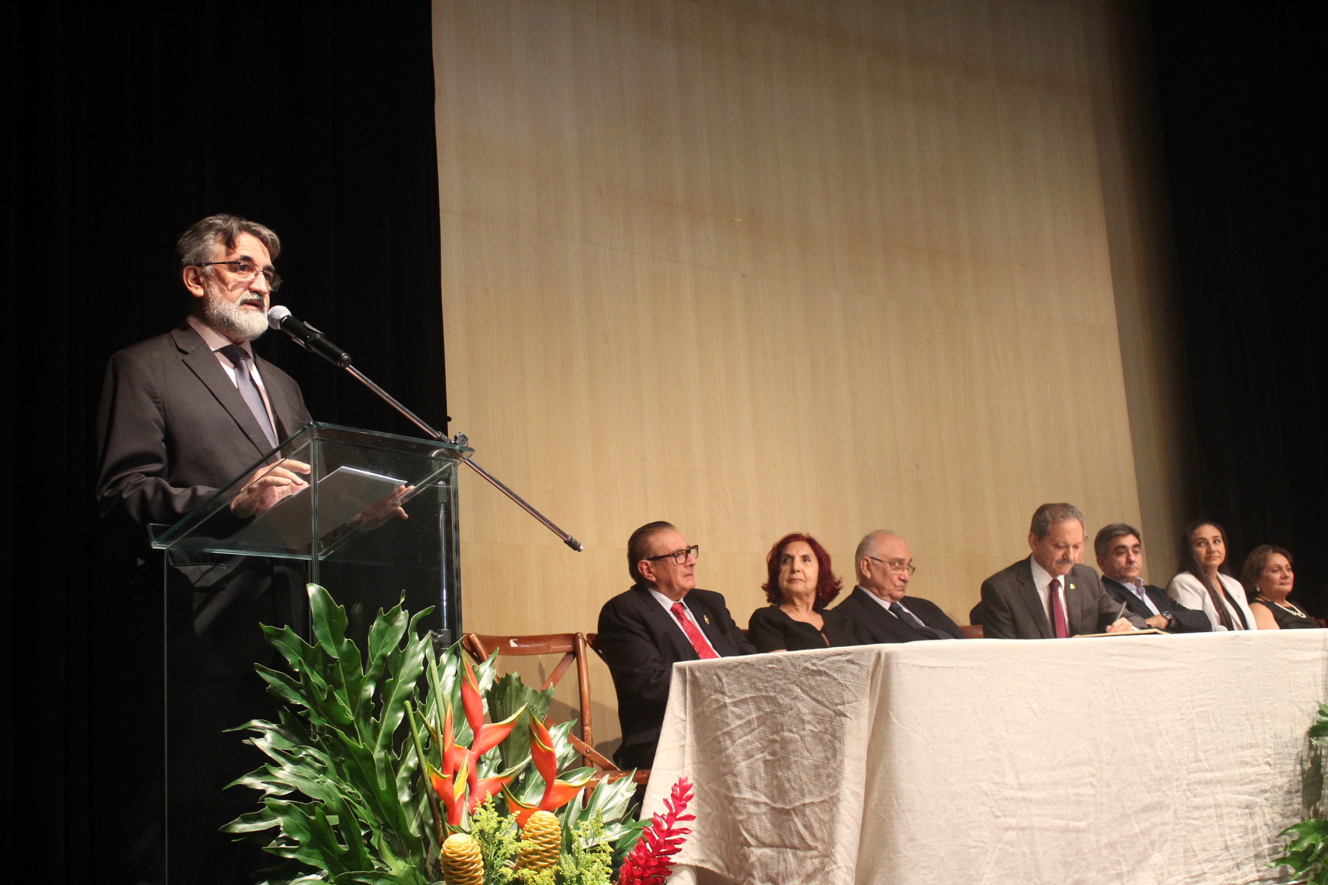Médico José Itamar Abreu Costa é o novo imortal da APL