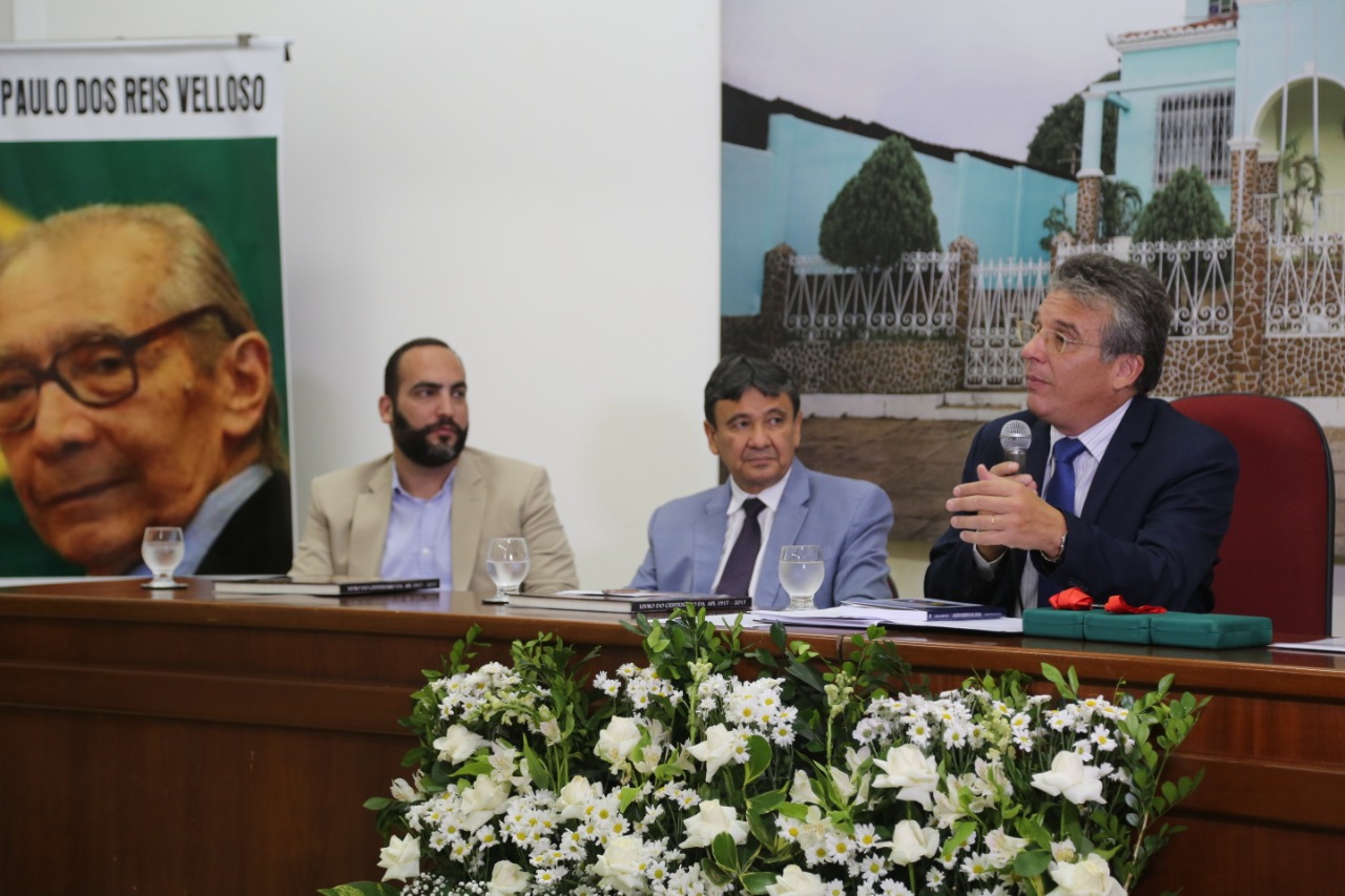 APL homenageia economista João Paulo dos Reis Velloso